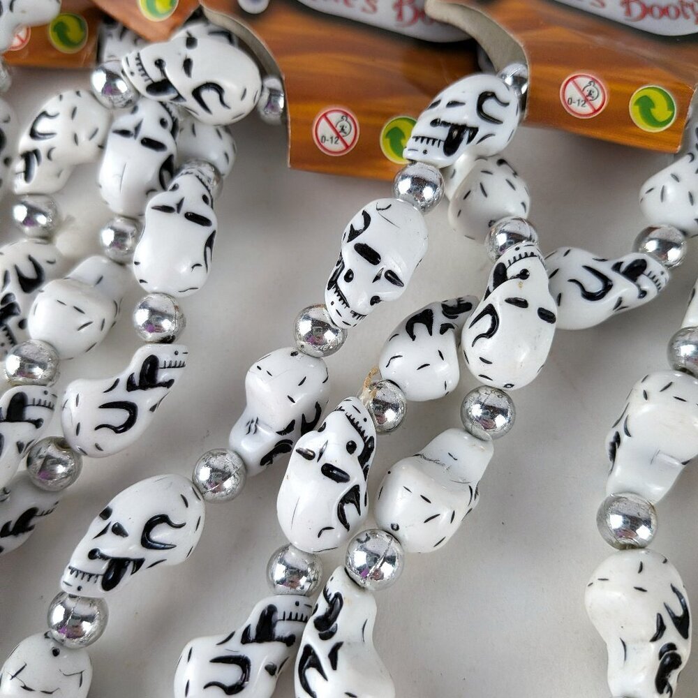 Lot of Pirate Skull Mardi Gras Beads - Picture 4 of 5